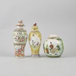 1269 1421 VASES AND COVERS